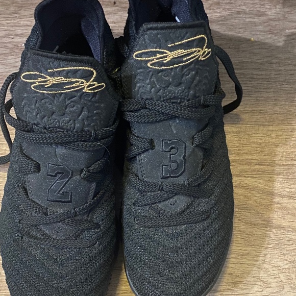 LeBron James - Picture 3 of 3